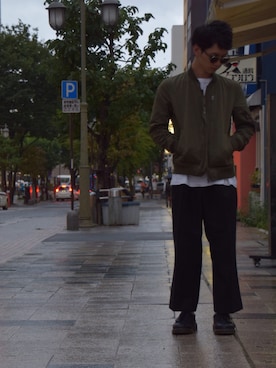 「tk.TAKEO KIKUCHI（ティーケータケオキクチ）のアイテム（MA-1）」を使った、わたなべなおとさん（メンズ・170cm）の秋コーディネート
