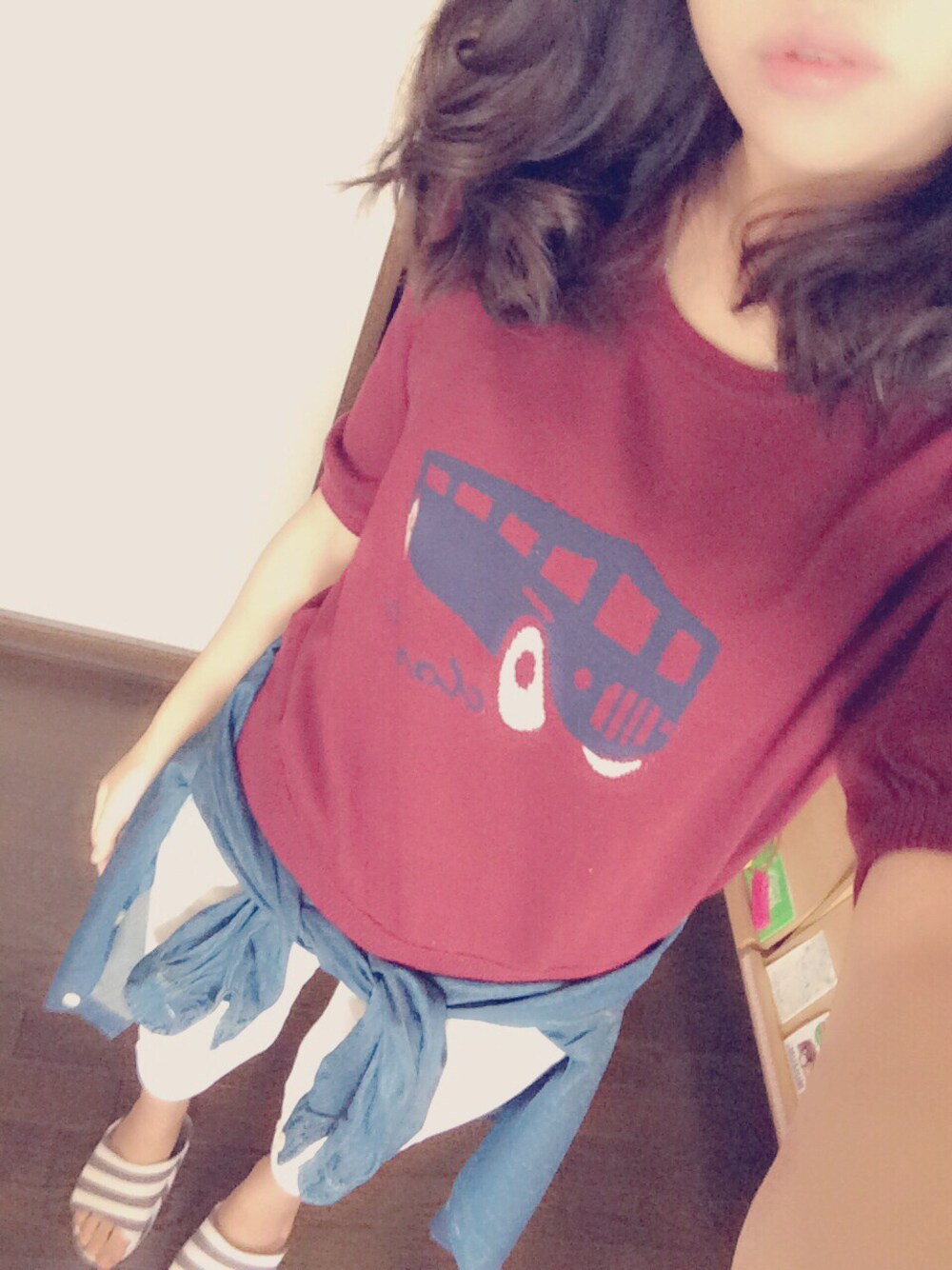 「白スキニー、腰巻きスタイル、学校」｜「LEPSIMの★店舗限定マタニティアイテム★MT/2WAYレギュラーシャツ　539544（シャツ/ブラウス、ブルー系）」を使った、misakiさん（レディース・158cm）の秋コーディネートの1枚目の写真