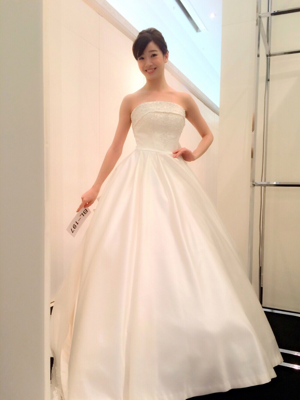 「ウェディングドレス、結婚式、ウェディング」｜「幸輝のアイテム（ドレス、ホワイト系）」を使った、石井亜美さん（レディース・168cm）の冬コーディネートの1枚目の写真