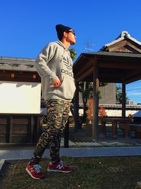 「adidas Originals（アディダスオリジナルス）のアイテム（パーカー、グレー系）」を使った、toshiさん（メンズ・173cm）の冬コーディネート