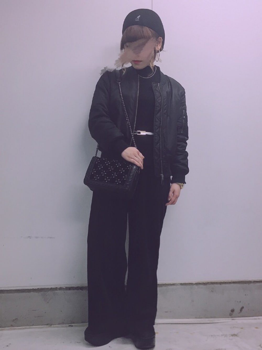 「シンプル、ブラック、UNIQLO、Tokyo bopper、マイケルコース、カンゴール」｜「UNIQLOのアイテム（トップス、ブラック系）」を使った、まりおさん（レディース・155cm）の冬コーディネートの1枚目の写真