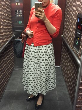 「kate spade new york（ケイトスペード ニューヨーク）のアイテム（カーディガン/ボレロ、オレンジ系）」を使った、Kanaさん（レディース・157cm）の春コーディネート