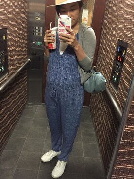 「GAP（ギャップ）のアイテム（サロペット/オーバーオール、ブルー系）」を使った、Kanaさん（レディース・157cm）の春コーディネート