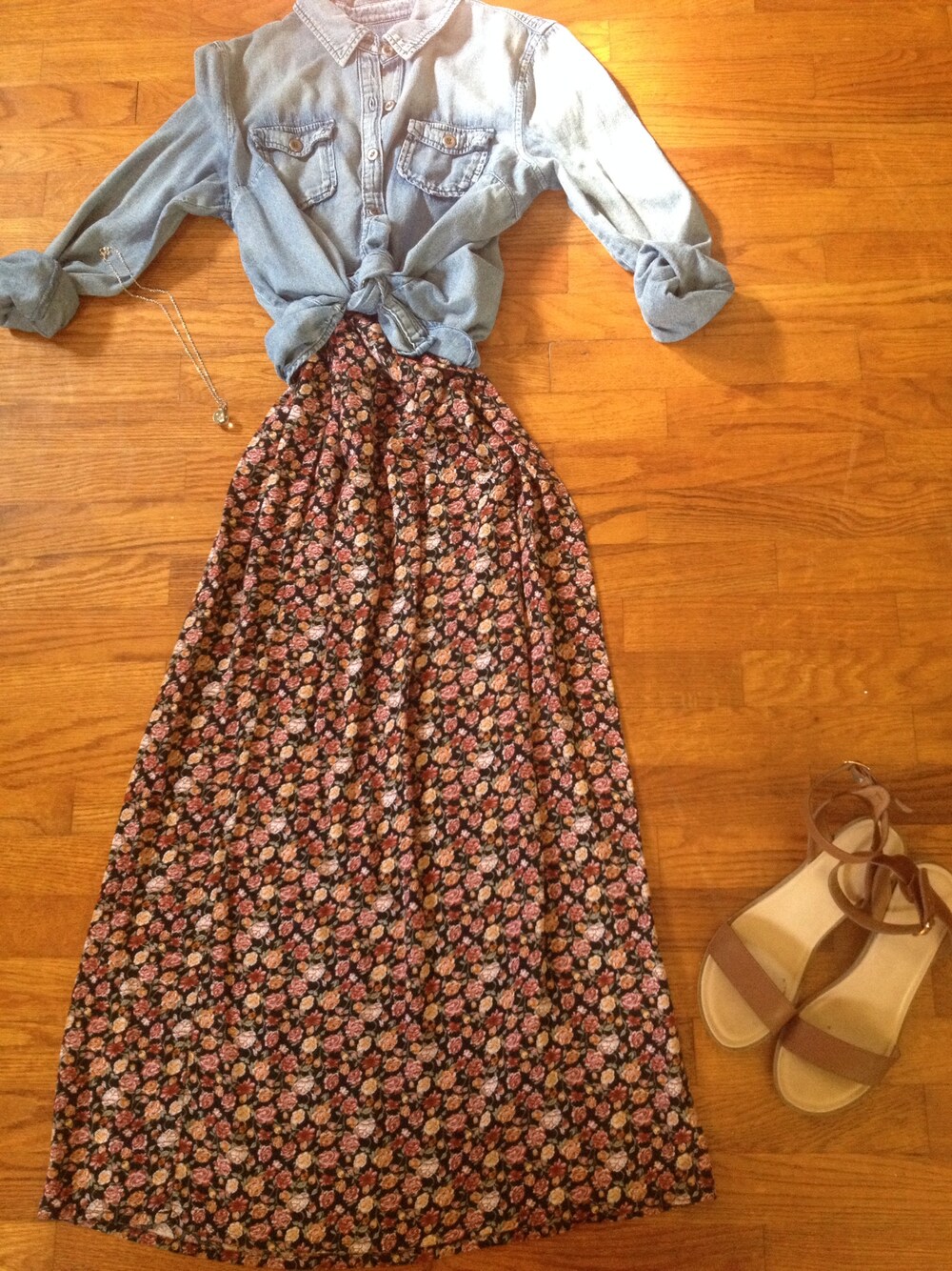 「ootd、FOREVER21、oldnavy、maxidress、chambray、floral」｜「FOREVER 21のアイテム（ドレス、ブラック系）」を使った、Elizabeth さん（レディース・173cm）の夏コーディネートの1枚目の写真