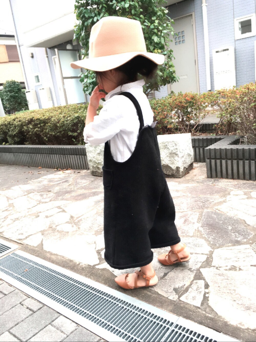 「韓国子供服のアイテム（つなぎ/オールインワン、ブラック系）」を使った、Riiiiico☺︎さん（キッズ・90cm）の秋コーディネートの1枚目の写真