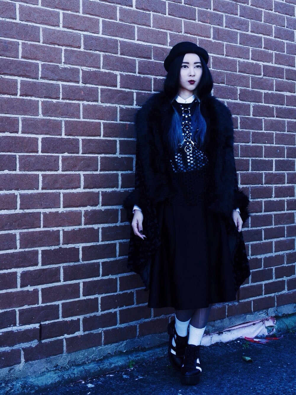 「black、black and white、blue、bluehair、harness、fur、platform」｜「paper scissorsのアイテム（スーツベスト、ブラック系）」を使った、juuannie さん（レディース・168cm）の夏コーディネートの1枚目の写真