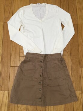 「UNIQLO（ユニクロ）のWOMEN エクストラファインメリノVネックセーター（長袖）（ニット/セーター、ホワイト系）」を使った、K♡さん（レディース・153cm）の秋コーディネート