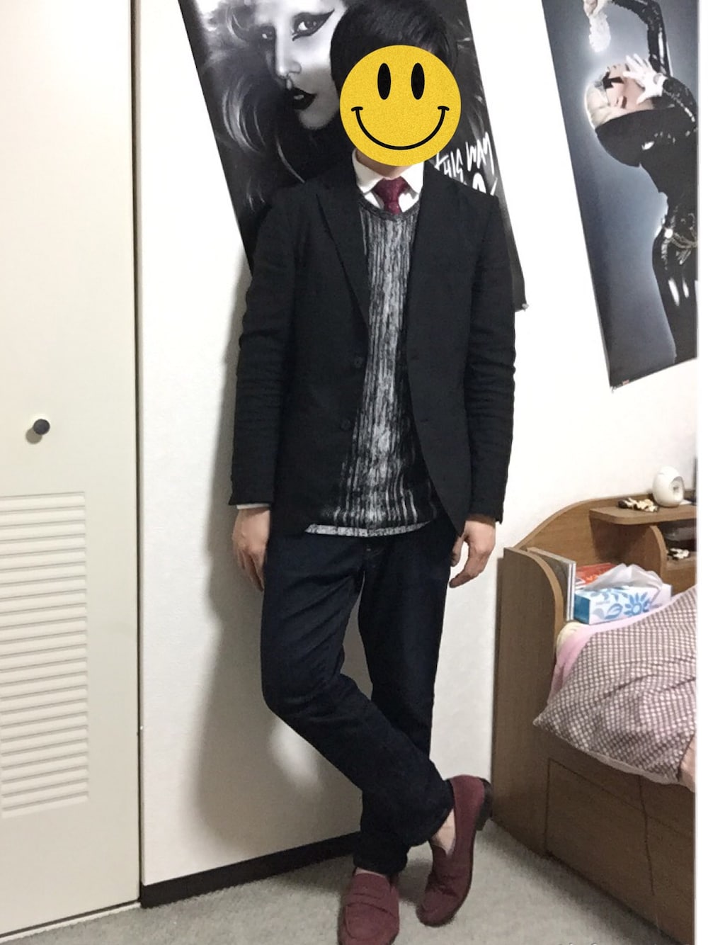 「comme ca ism、Comme Ca Commune、ニット、ネクタイ、ローファー」｜「COMME CA COMMUNEのアイテム（ネクタイ、レッド系）」を使った、PYON.さん（メンズ・166cm）の春コーディネートの1枚目の写真