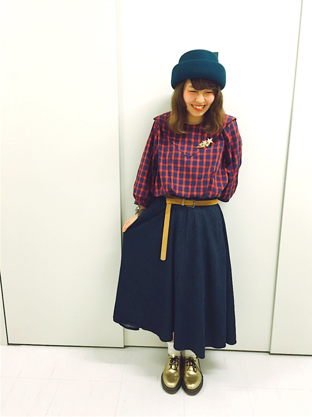「カオリノモリ、ｂｕｌｌｅ　ｄｅ　ｓａｖｏｎ、Dr Martens、gold、blue、hat、ボルドー、秋、雨の日コーデ、ワンピース」｜「kaorinomoriの【カオリノモリ】モーリエ・トーク（ハット、ブルー系）」を使った、やまもさん（レディース・150cm）の秋コーディネートの1枚目の写真