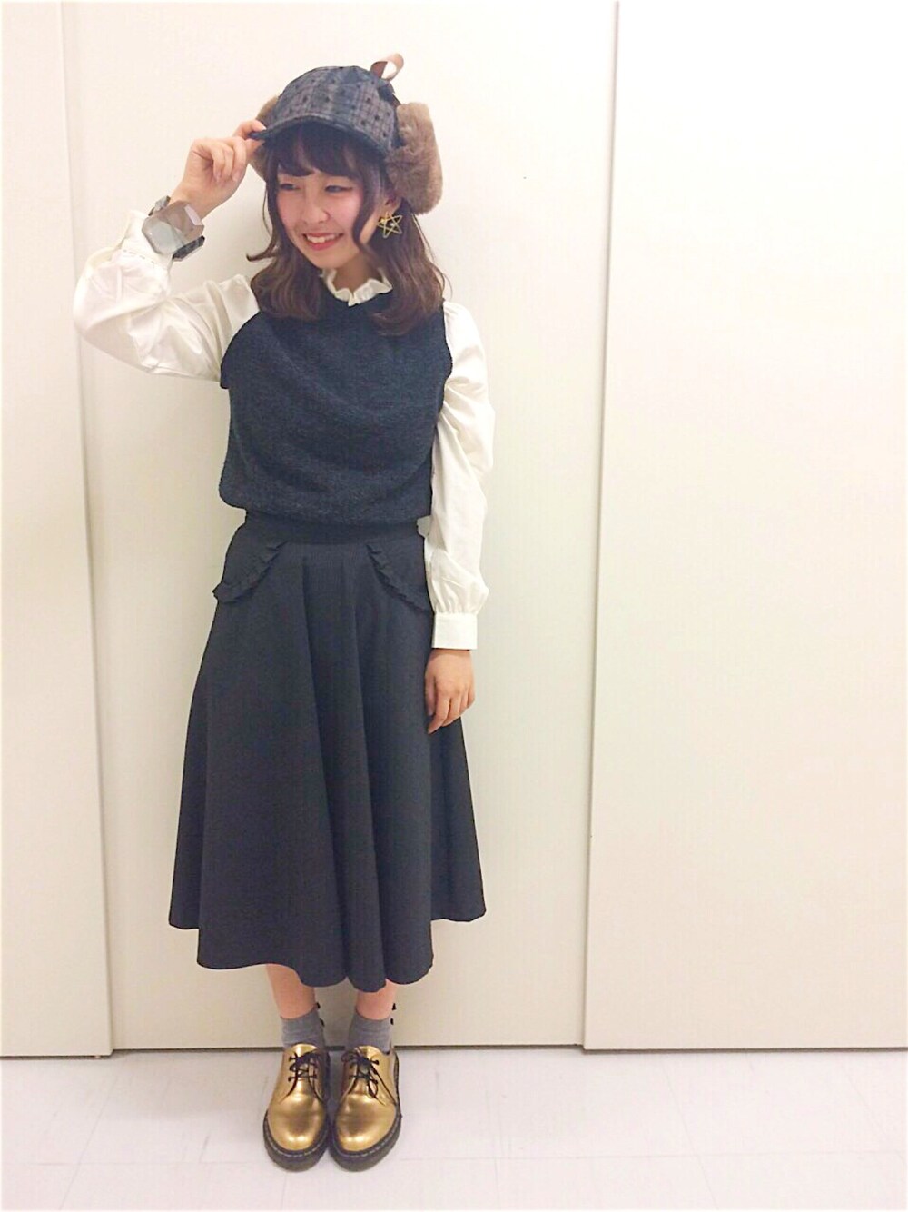 「カオリノモリ、秋、ootd、秋コーデ、キャップ、フレアスカート、didizizi、Dr.Martens、outfit、シンプル」｜「kaorinomoriのアイテム（キャップ、グリーン系）」を使った、やまもさん（レディース・150cm）の秋コーディネートの1枚目の写真