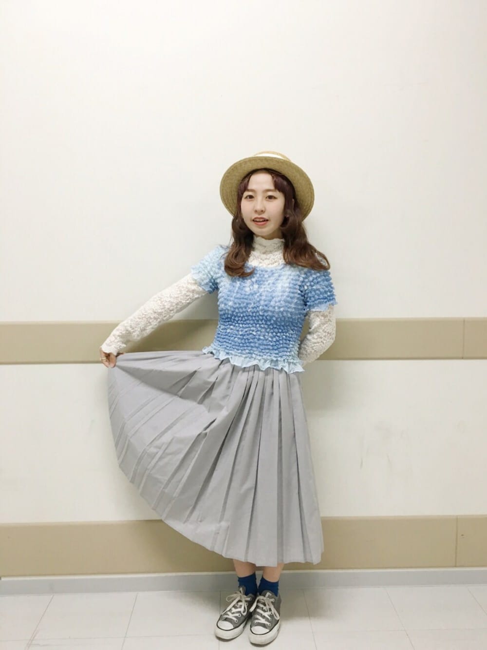 「カオリノモリ、hat、ポップコーントップス、シンプルコーデ、古着、レトロ、休日スタイル、夏、converse、スニーカーコーデ」｜「kaorinomoriのアイテム（ハット、ホワイト系）」を使った、やまもさん（レディース・150cm）の春コーディネートの1枚目の写真