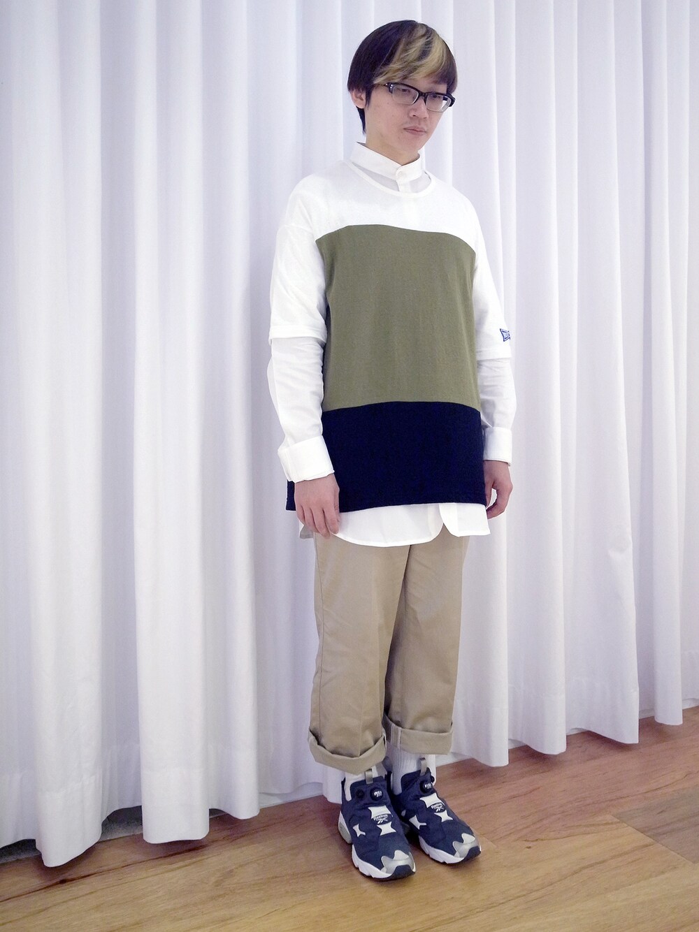 附近By plain-meさんの「plain-me Oversize大直筒卡其褲（plain-me）」を使ったコーディネートの1枚目の写真