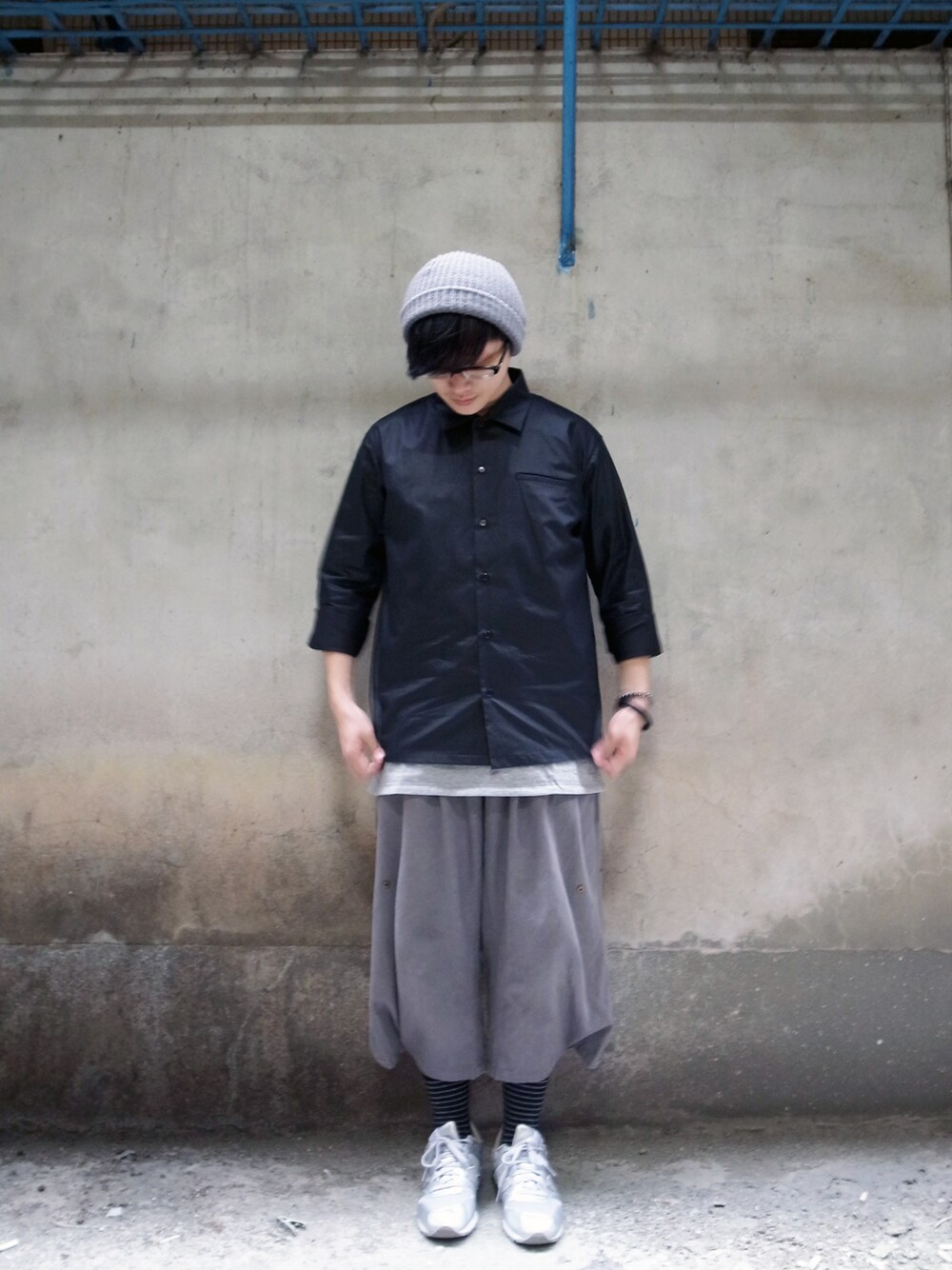 附近By plain-meさんの「外套式鬆身口袋襯衫（plain me）」を使ったコーディネートの1枚目の写真