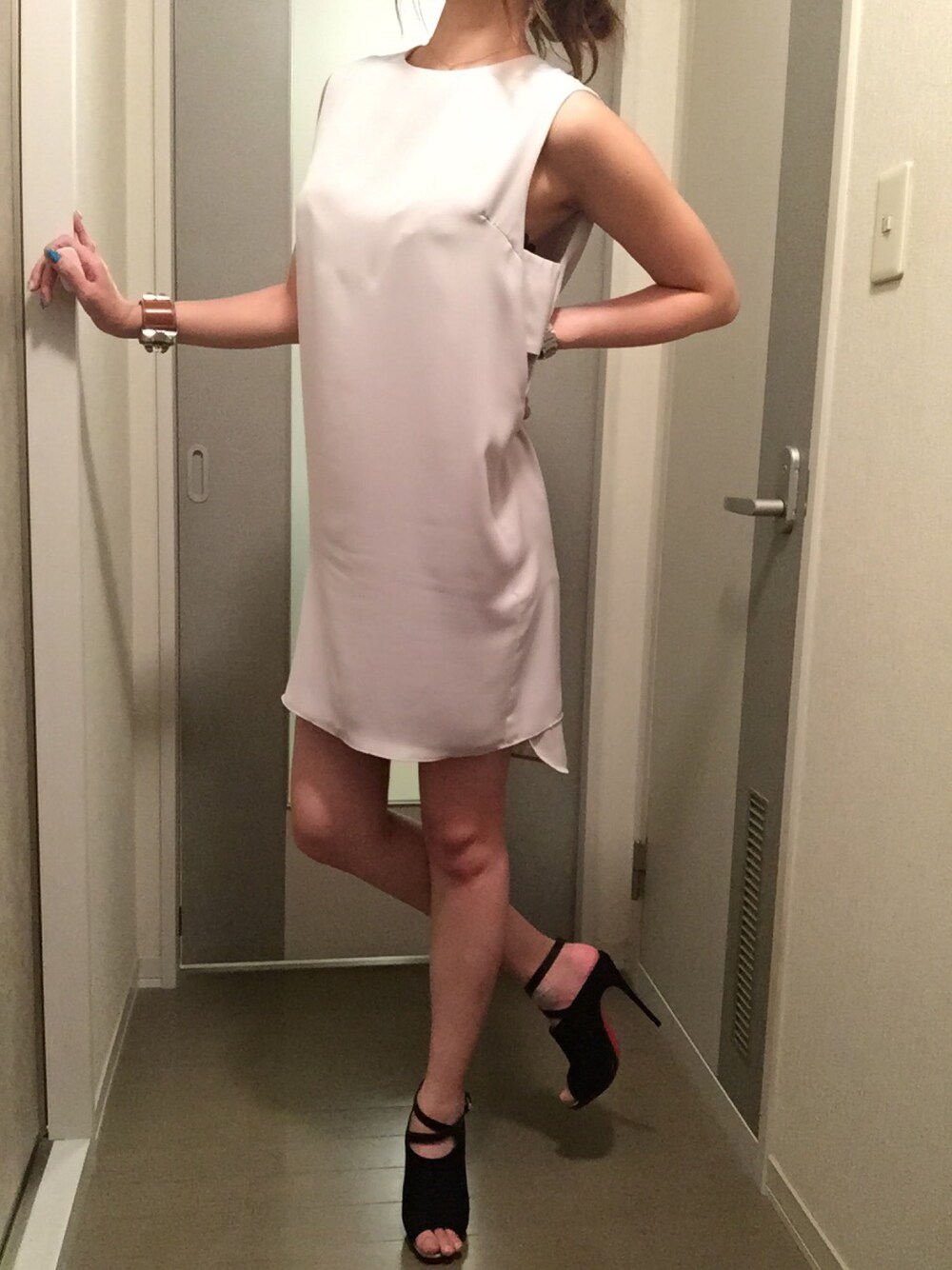 「ワンピース、シンプル、summer、グレー、ブラック」｜「STUNNING LUREのアイテム（ワンピース、グレー系）」を使った、Haruna.Sさん（レディース・163cm）の夏コーディネートの1枚目の写真