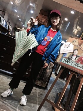 「其他のアイテム（Tシャツ/カットソー、レッド系）」を使った、曾圆润さん（キッズ・162cm）の秋コーディネート