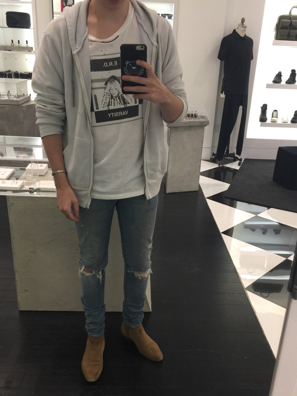 「ootd、outfit、casual、streetstyle、Saint Laurent」｜「KSUBIのKSUBI クラッシュデニム（デニムパンツ、ブルー系）」を使った、Chris Pollockさん（メンズ・183cm）の秋コーディネートの1枚目の写真