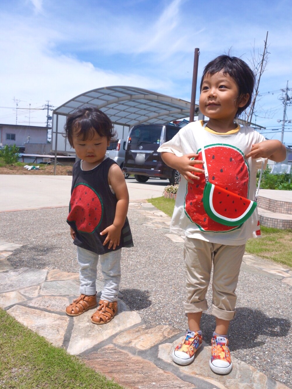 「夏コーデ、キッズコーデ、kids、おとこのこ、男の子、3歳、スイカ」｜「HOGAN RANCH WEARの肩落ちＴシャツ　おっきなスイカ(80～120cm)（Tシャツ/カットソー、ホワイト系）」を使った、とわもっち☺︎さん（キッズ・110cm）の夏コーディネートの1枚目の写真