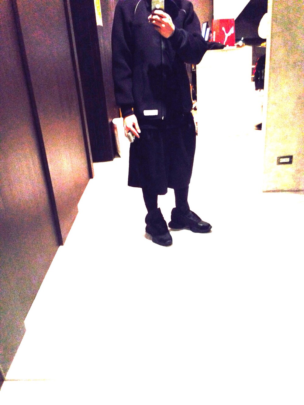 「drkshdw、RICK OWENS、DRK SHDW」｜「4dimensionの4dimension 潛水材質 外套（スタジャン、ブラック系）」を使った、胡季恩さん（メンズ・173cm）の夏コーディネートの1枚目の写真