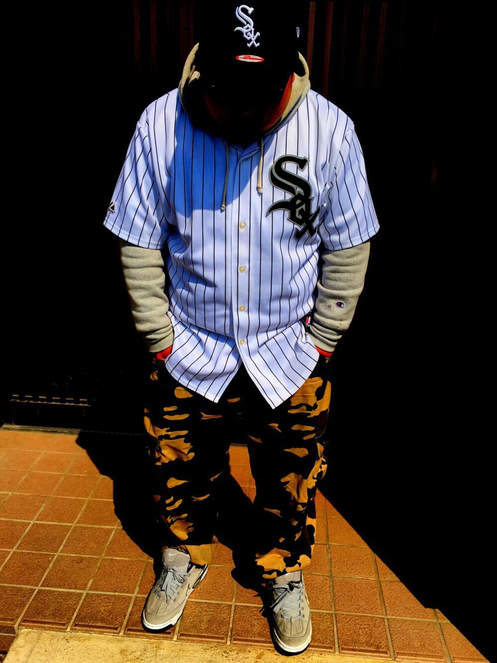 「ニューエラ、サンタスティック、santastic!、whitesox、ナイキ、ストリート、ベースボールシャツ、ベースボールキャップ」｜「NEW ERAのアイテム（キャップ、ブラック系）」を使った、さとるさん（メンズ・175cm）の春コーディネートの1枚目の写真