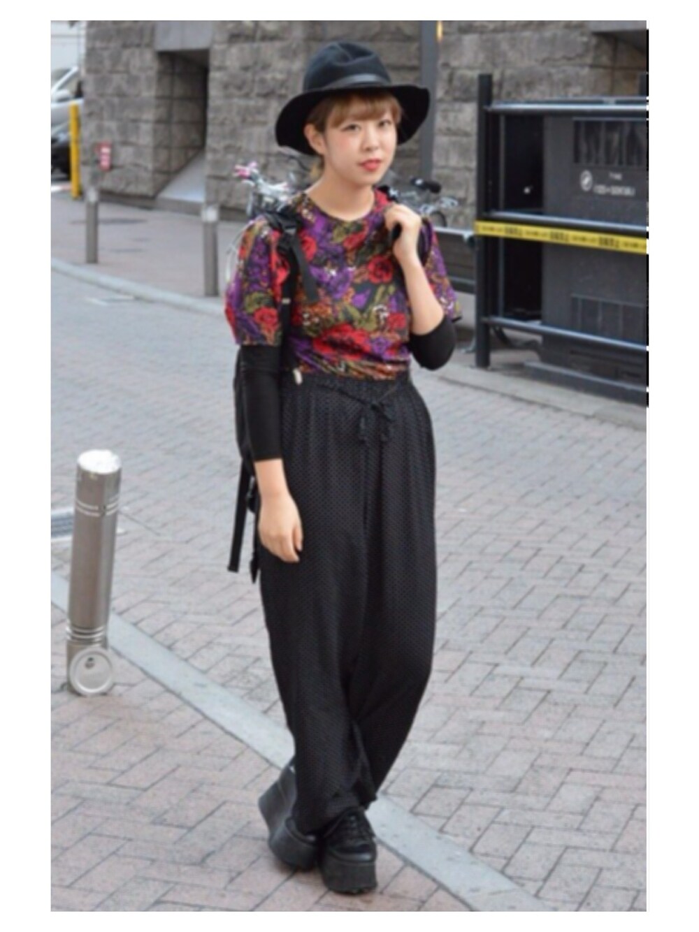 「札幌、柄Tシャツ、柄パンツ、ハット、H&M、i、スナップ」｜「usedの柄Tシャツ（Tシャツ/カットソー、その他）」を使った、onatsu さん（レディース・165cm）の秋コーディネートの1枚目の写真
