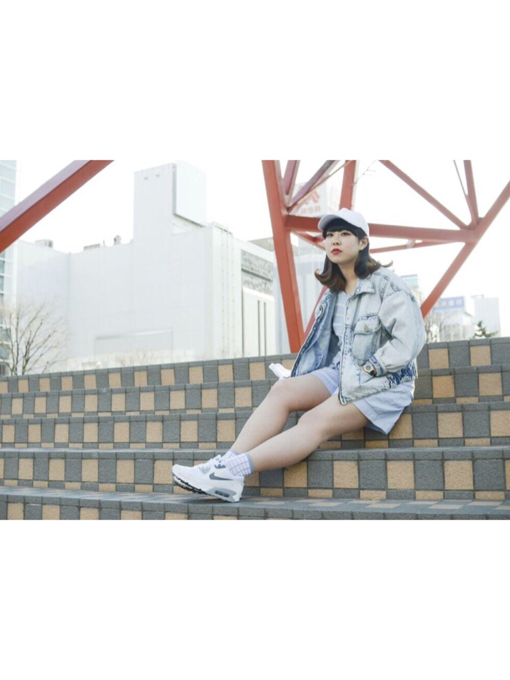 「青、古着、GAP、NIKE、NIKE AIR MAX、ニット、ショーパン、デニム、単位展、札幌」｜「GAPのアイテム（キャップ、ホワイト系）」を使った、onatsu さん（レディース・165cm）の春コーディネートの1枚目の写真