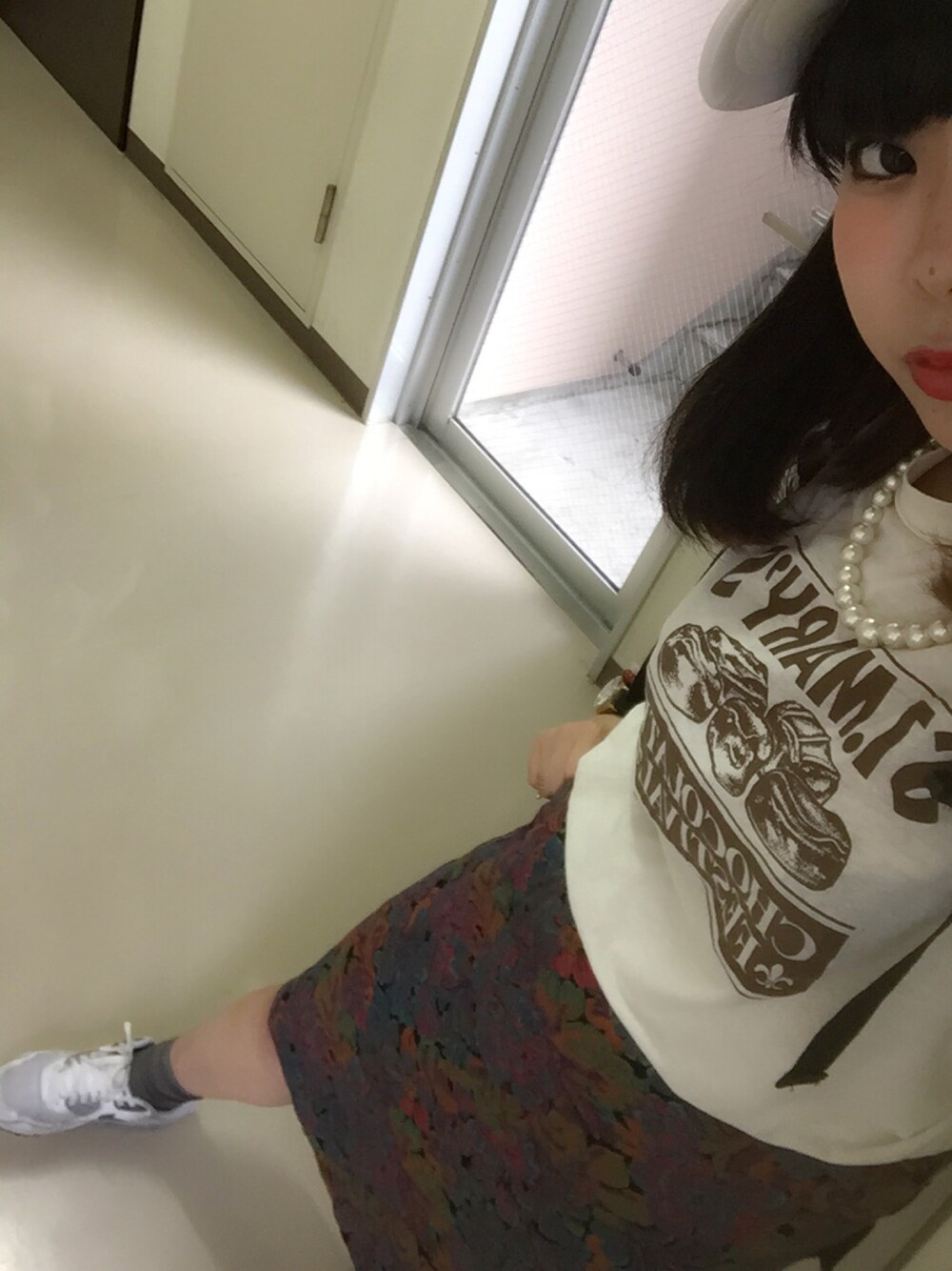 「古着、古着MIX、GAP、NIKE、ナイキ、キャップ、スカート、MARC BY MARC JACOBS、リュック、used」｜「atmos/atmos girlsのNIKE WMNS AIR MAX 90 ESSENTIAL【SP】（スニーカー、ホワイト系）」を使った、onatsu さん（レディース・165cm）の夏コーディネートの1枚目の写真