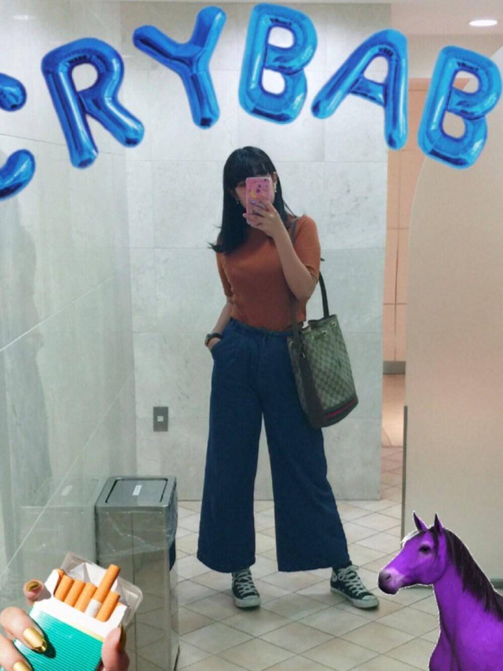 「秋、茶色、Kastane、UNIQLO、GUCCI、パンツスタイル、outfit、コンバース、秋コーデ、長身女子」｜「Kastaneの＜再再入荷＞タックワイドPT（デニムパンツ、ブルー系）」を使った、onatsu さん（レディース・165cm）の秋コーディネートの1枚目の写真