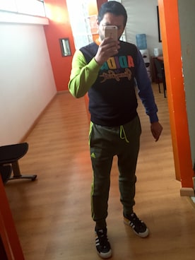 「adidas Originals by JEREMY SCOTT(アディダスオリジナルスバイジェレミースコット)のアイテム(スウェット、ブルー系)」を使った、Gabriellさん(メンズ)の秋コーディネート