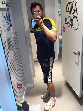 「adidas Performanceのアイテム(Tシャツ/カットソー、ブルー系)」を使った、Gabriellさん(メンズ)の秋コーディネート
