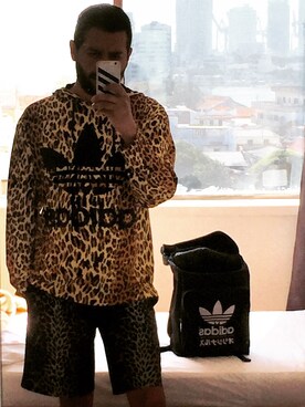「adidas Originals by JEREMY SCOTT(アディダスオリジナルスバイジェレミースコット)のアイテム(パーカー、ゴールド系)」を使った、Gabriellさん(メンズ)の冬コーディネート
