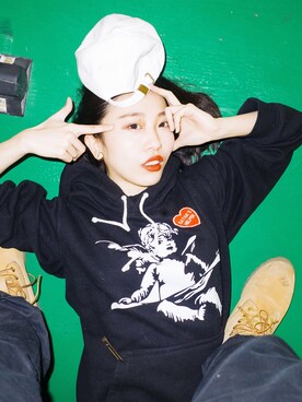 「Acne Studios（アクネストゥディオズ）のアイテム（アクセサリー）」を使った、山岸さん（レディース・156cm）の冬コーディネート