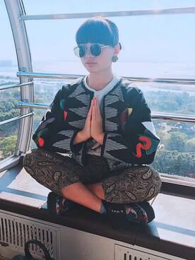 「しまむら リメイクのアイテム（スニーカー、ブラック系）」を使った、AOI YAMADA@aorizumuさん（レディース・158cm）の冬コーディネート