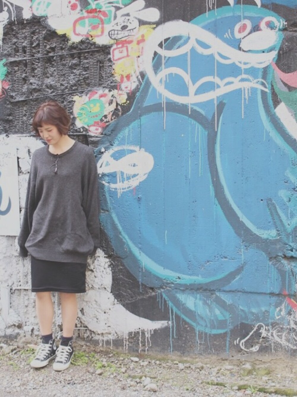 「シンプル、カジュアル、コンバース、converse、ニット、セーター、タイトスカート、スニーカー」｜「RETRO GIRLのアイテム（スカート、ブラック系）」を使った、よんなさん（レディース・160cm）の冬コーディネートの1枚目の写真