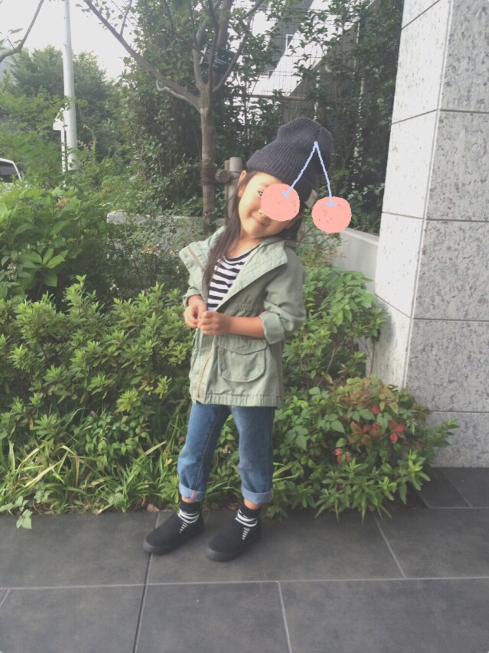 「ミリタリージャケット、ニット帽、デニム、ボーダートップス、ボーダーソックス」｜「ZARA KIDSのアイテム（デニムパンツ、ブルー系）」を使った、hinatさん（キッズ・100cm）の秋コーディネートの1枚目の写真