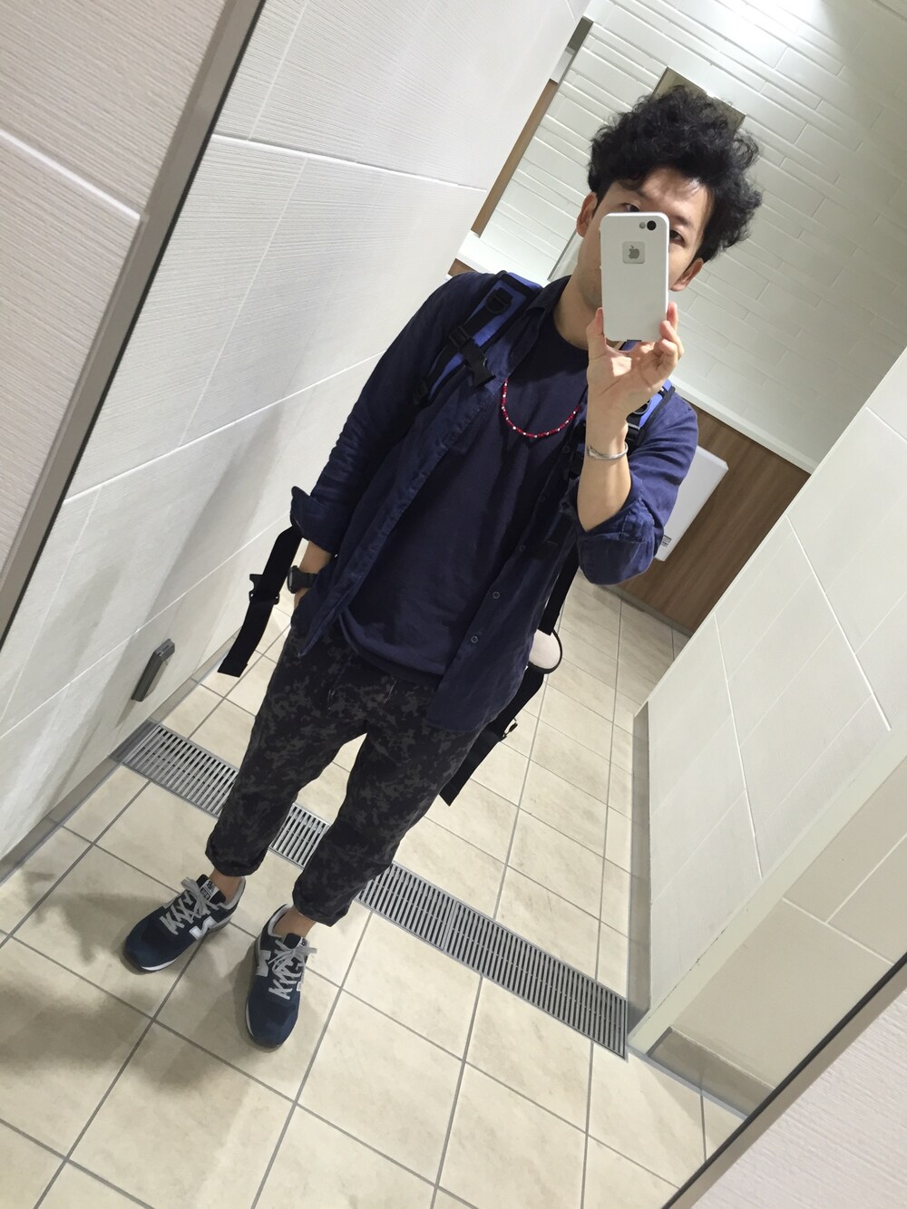 「ネイビーコーデ、ネイビー、秋のコーデ、旅行」｜「ABAHOUSEのアイテム（その他パンツ、ブルー系）」を使った、ミヤグチタクヤさん（メンズ・169cm）の秋コーディネートの1枚目の写真