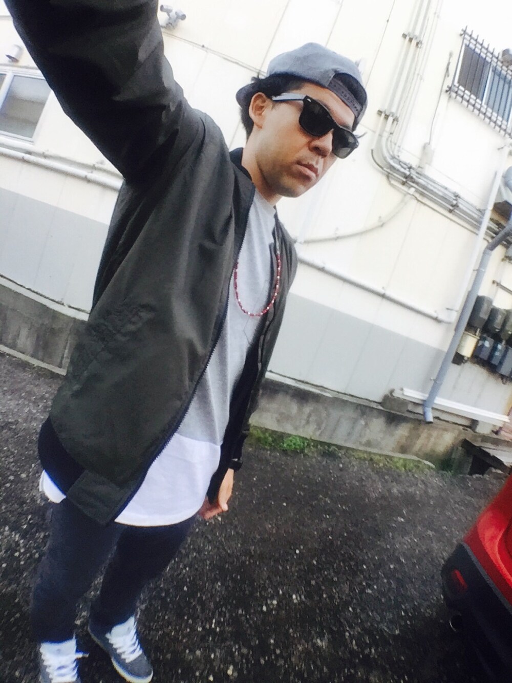 「ストリート、スキニーパンツ、キャップ、MA-1、ロング丈」｜「FOREVER 21のアイテム（Tシャツ/カットソー、グレー系）」を使った、ミヤグチタクヤさん（メンズ・169cm）の秋コーディネートの1枚目の写真