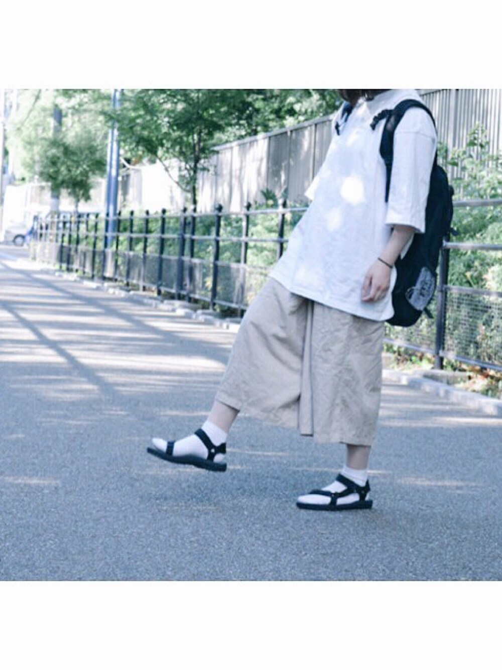 「w closet、ビッグシルエット、ガウチョパンツ、teva、サンダル」｜「w closetのアイテム（シャツ/ブラウス、ホワイト系）」を使った、しろ。さん（レディース・160cm）の夏コーディネートの1枚目の写真