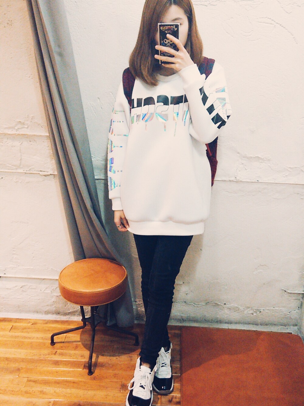 「ootd、hkgirl、write、winter、AIR JORDAN、simple、street、sneakers、holiday」｜「AIR JORDANのair Jordan 11（スニーカー、ホワイト系）」を使った、cococさん（レディース・168cm）の冬コーディネートの1枚目の写真