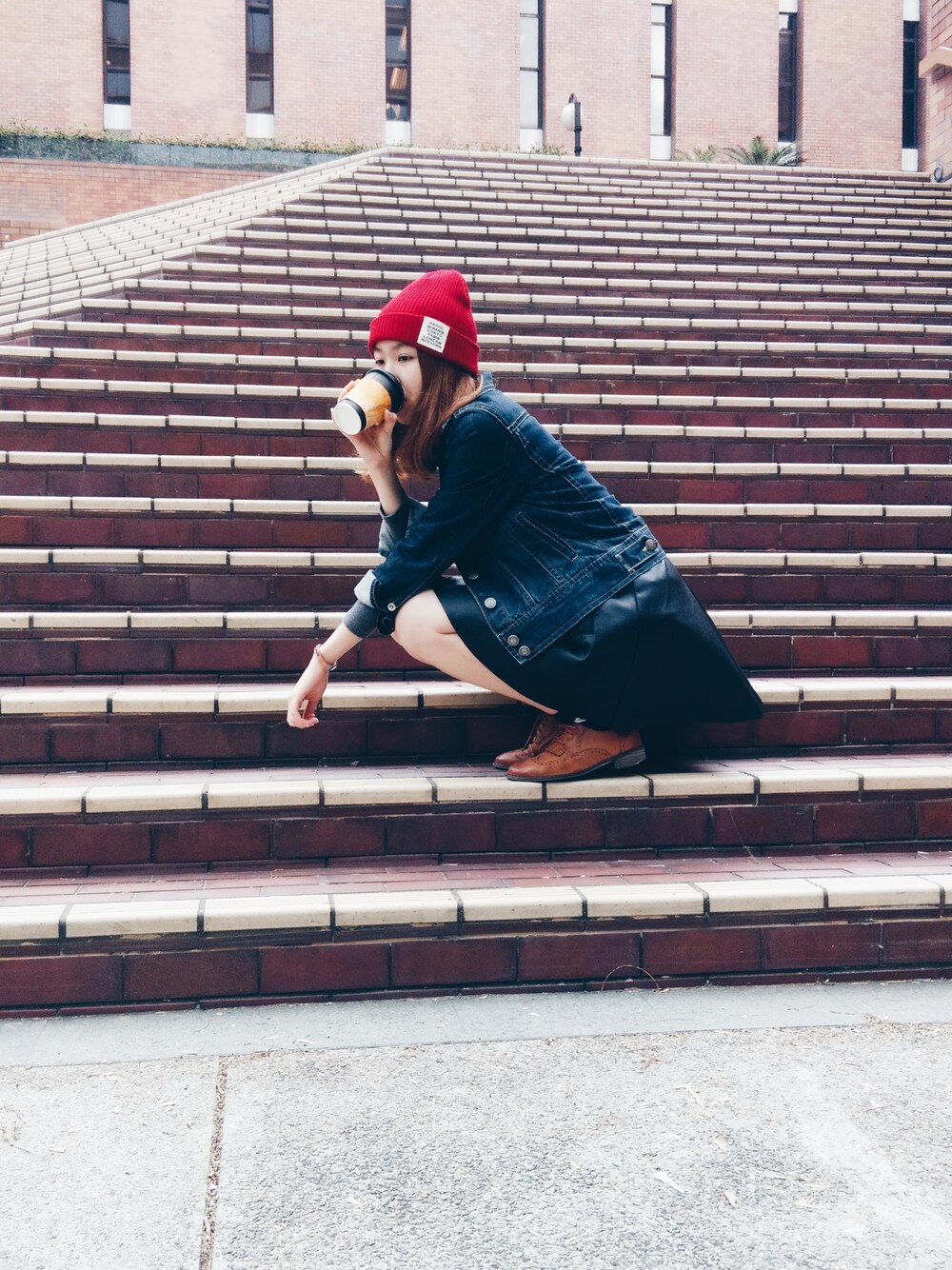 「denim、red、leather、hkgirl、ootd、VINTAGE、jacket 、spring」｜「koreaのアイテム（デニムジャケット、ブルー系）」を使った、cococさん（レディース・168cm）の春コーディネートの1枚目の写真