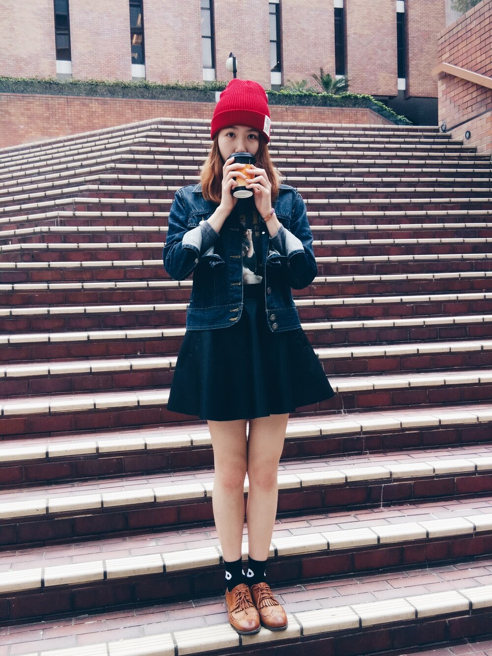 「denim、VINTAGE、jacket 、hkgirl、spring、ootd、red、leather、causal、black」｜「koreaのアイテム（デニムジャケット、ブルー系）」を使った、cococさん（レディース・168cm）の春コーディネートの1枚目の写真