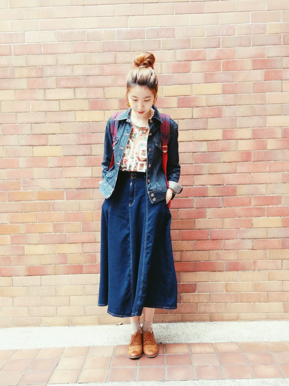 「denim、hkgirl、spring、navy、flower、ootd、causal、red、holiday、jacket 」｜「WEGOのWEGO/デニムマキシスカート（デニムスカート、ブルー系）」を使った、cococさん（レディース・168cm）の春コーディネートの1枚目の写真
