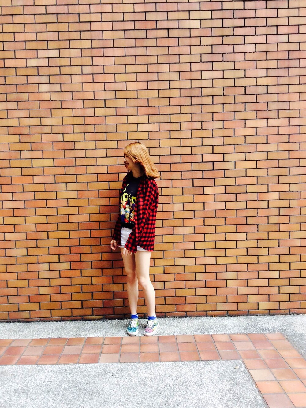 「red、check、spring、holiday、black、ootd」｜「VANSのアイテム（モカシン/デッキシューズ、その他）」を使った、cococさん（レディース・168cm）の春コーディネートの1枚目の写真