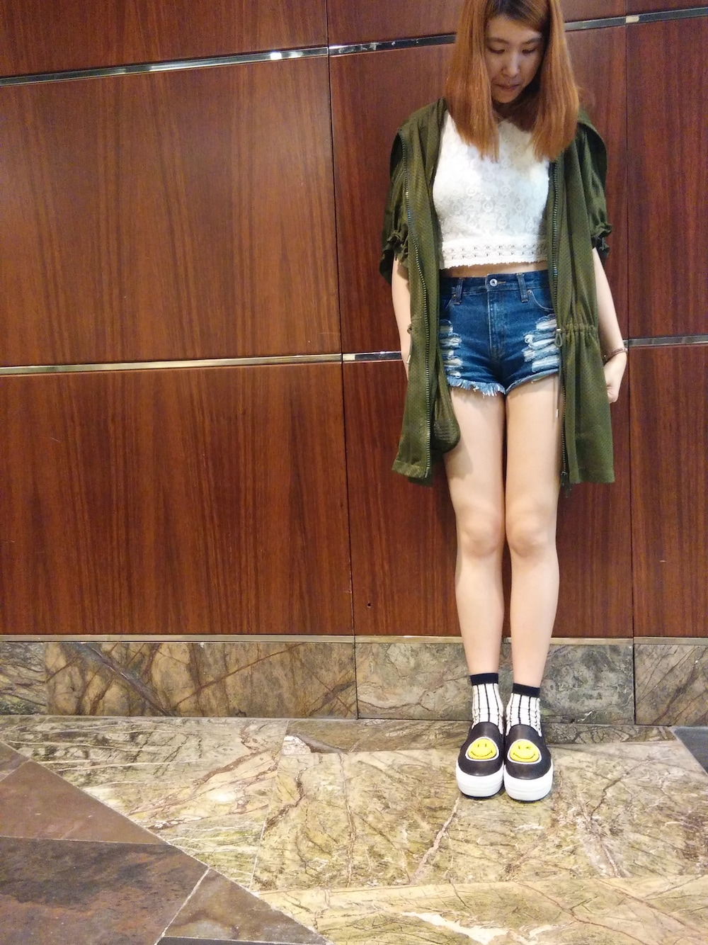 「white、HAHA、black、short、lace、denim、holiday、outfit、simple、hkgirl」｜「Bershkaのアイテム（その他トップス、ホワイト系）」を使った、cococさん（レディース・168cm）の春コーディネートの1枚目の写真