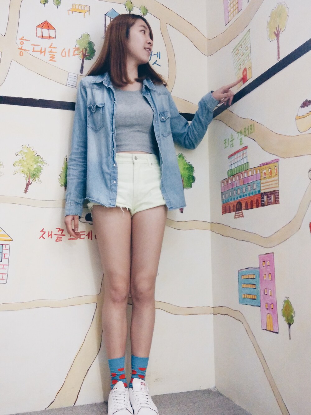 「danim、spring、ootd、blue、shrit、jacket 、hkgirl、short、dots、casual」｜「adidasのadidas Originals STAN SMITH W（スニーカー、ホワイト系）」を使った、cococさん（レディース・168cm）の春コーディネートの1枚目の写真