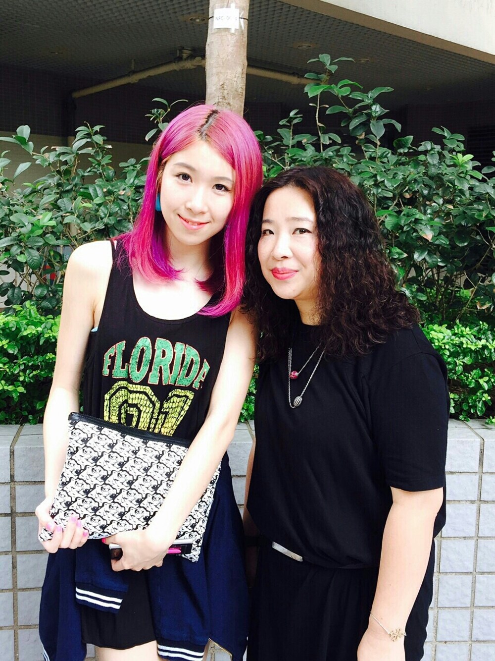 「mothersday、summer、hkgirl、ehk、black、cluch」｜「H&Mのアイテム（スカート、ブラック系）」を使った、cococさん（レディース・168cm）の春コーディネートの1枚目の写真