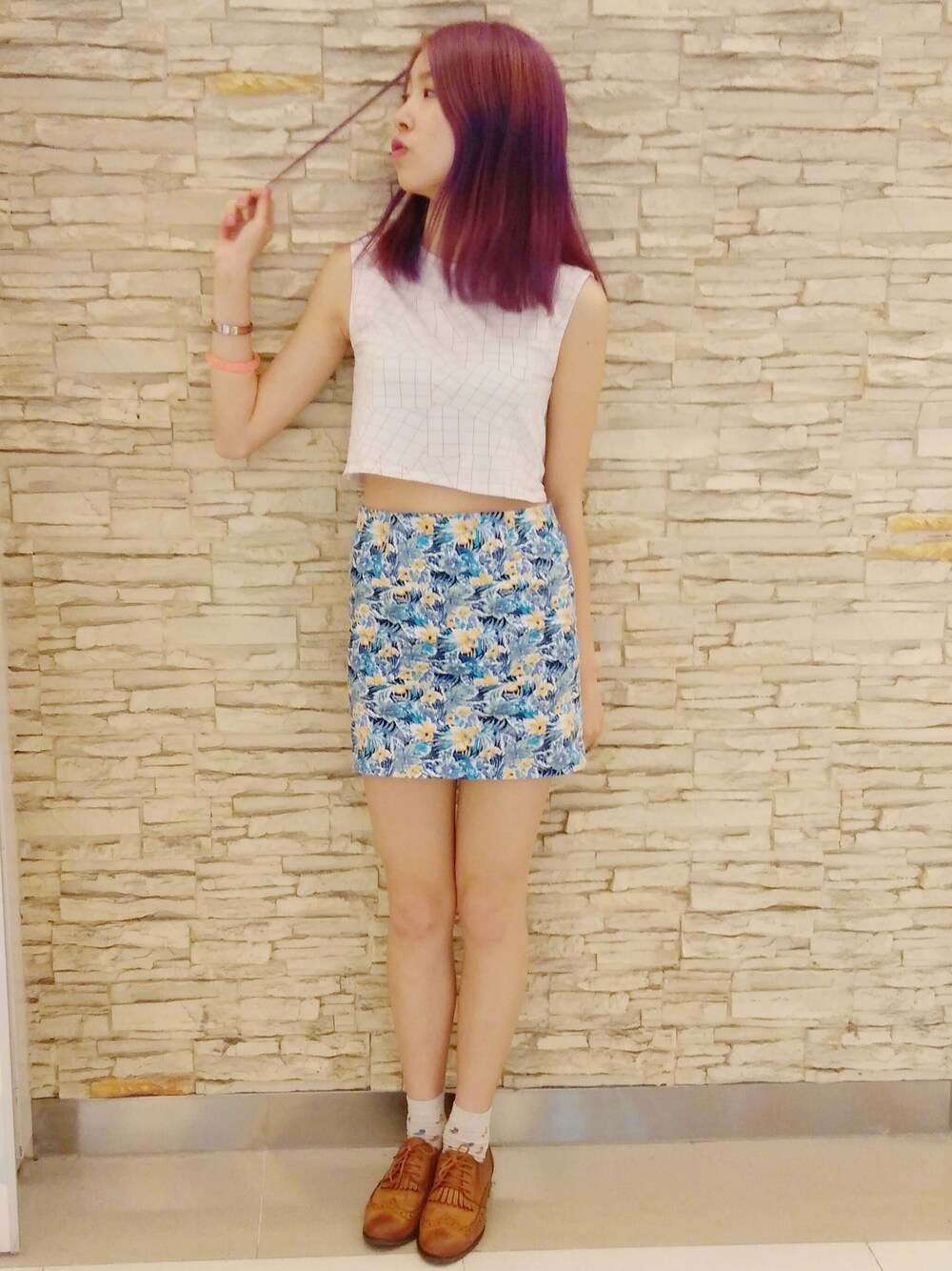 「hkgirl、summer、square、white、flower、blue」｜「MONKIのアイテム（トップス、ホワイト系）」を使った、cococさん（レディース・168cm）の春コーディネートの1枚目の写真