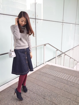 「赤タイツ」｜「アイテム（バッグ）」を使った、小晴さん（レディース・167cm）の冬コーディネート