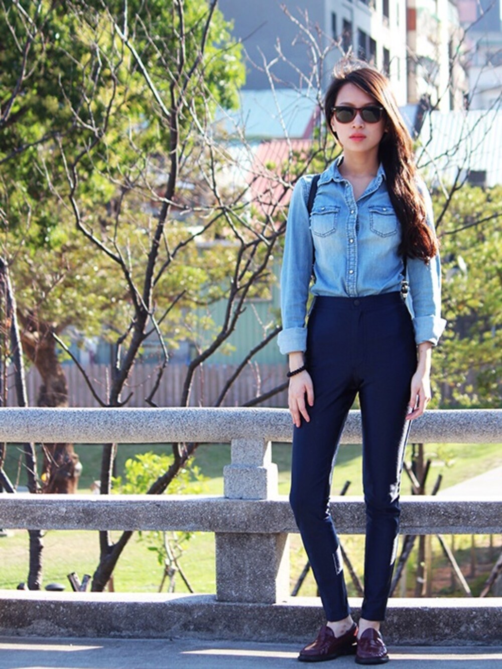「urban outfitters、American Apparel、soulout、ray ban、window bag、MasterHands」｜「URBAN OUTFITTERSのURBAN OUTFITTERS（デニムジャケット、ブルー系）」を使った、masterhandsさん（レディース・160cm）の冬コーディネートの1枚目の写真