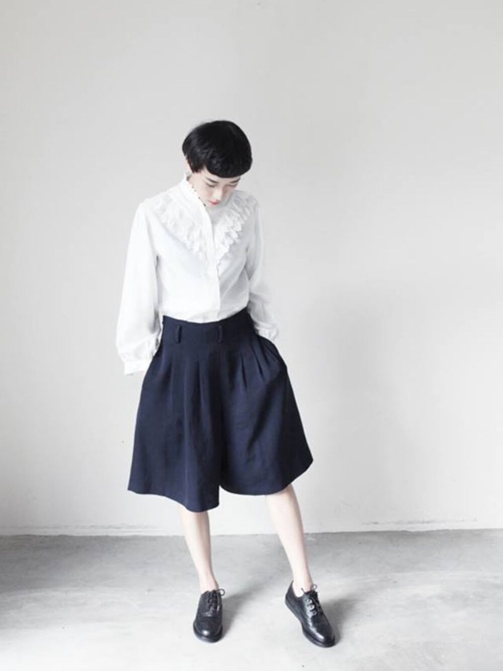 「vintage、blackandwhite」｜「A ROOM MODELのアイテム（シャツ/ブラウス、ホワイト系）」を使った、masterhandsさん（レディース・164cm）の春コーディネートの1枚目の写真