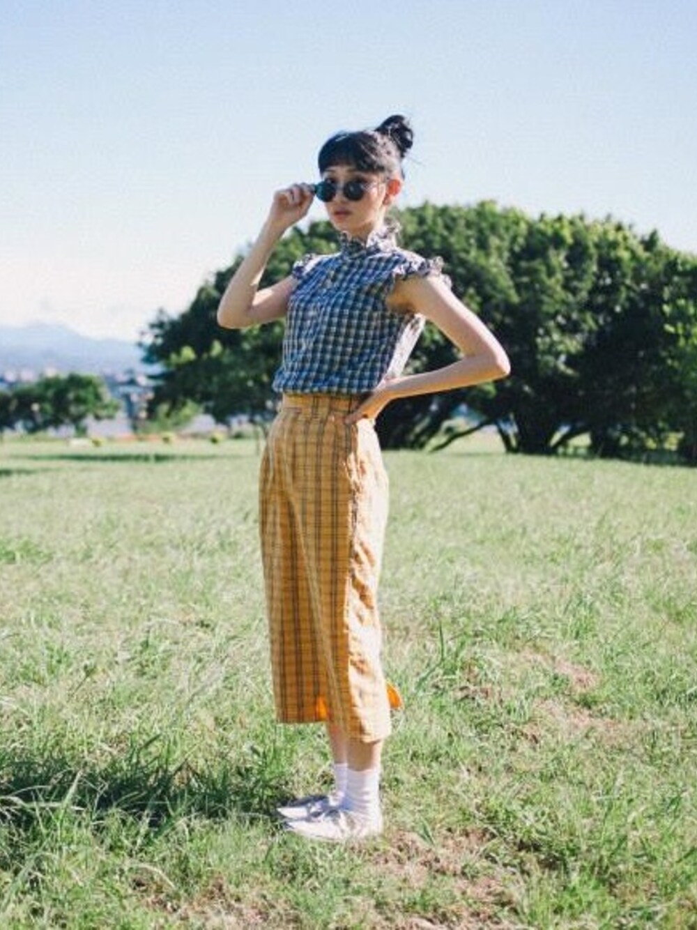 「MasterHands」｜「VANSのアイテム（その他シューズ、ホワイト系）」を使った、masterhandsさん（レディース・160cm）の春コーディネートの1枚目の写真